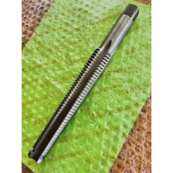 МІТЧИКИ · Мітчик TR28*4 HSS L250mm